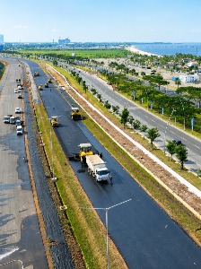 Pekerjaan Aspal Tol Kataraja Seksi 1